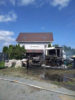 Зранку на території підприємства вирувала пожежа – 01