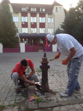 Громадські активісти взялись наводити лад з пожежними гідрантами чехословацької доби (ФОТО) – 01 Громадські активісти взялись наводити лад з пожежними гідрантами чехословацької доби (ФОТО) – 01