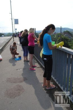 У Мукачеві на один синьо-жовтий міст стане більше (ФОТОРЕПОРТАЖ) – 04
