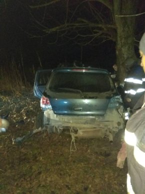 Поліцейські розповіли деталі аварії, в якій загинуло троє людей, та оприлюднили фото – 02