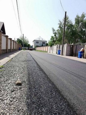 Сьогодні у Мукачеві асфальтують кілька доріг – 01