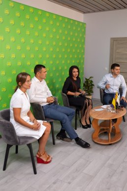 У Мукачеві презентували офіс партії "Слуга Народу" – 08