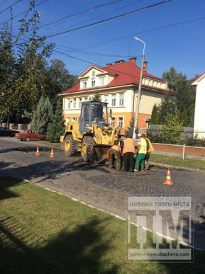 У Мукачеві демонтували одразу чотири "лежачих поліцейських" (ФОТОРЕПОРТАЖ) – 10