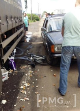 Поліція шукає водія, який збив у Мукачеві велосипедиста і втік – 02