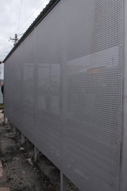 У Мукачеві встановлюють нові зупинки громадського транспорту – 06