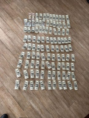 Правоохоронці провели обшуки в осіб, які переправляли чоловіків через кордон – 05