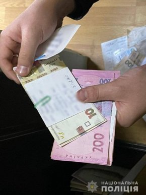 На Закарпатті медсестра "заробляла" близько 500 тисяч гривень щомісяця – 06