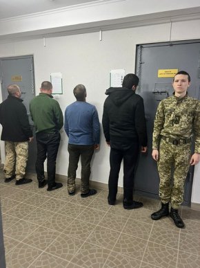 Тракторист-контрабандист ледь не наїхав на прикордонників – 03 Тракторист-контрабандист ледь не наїхав на прикордонників – 03