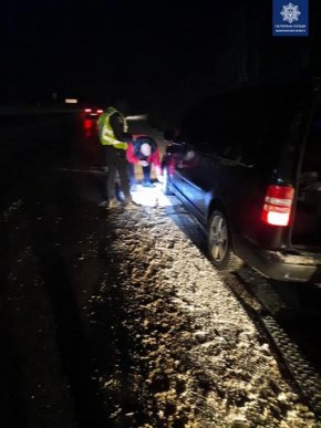 Патрульні допомогли подружжю у скрутній ситуації – 02