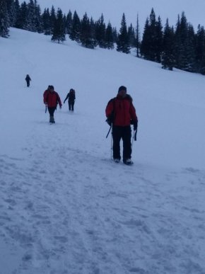 Двом туристам довелося ночувати на вершині гори – 02