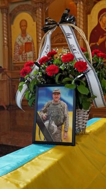 У Мукачеві сьогодні попрощалися із полеглим на війні Героєм – 01