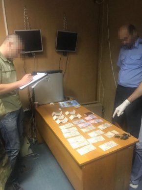 Спецоперація на митному посту: на хабарі спіймали заступника начальника МП «Вилок» – 08