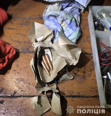 У помешканні мукачівця знайшли вибухонебезпечні предмети – 02 У помешканні мукачівця знайшли вибухонебезпечні предмети – 02