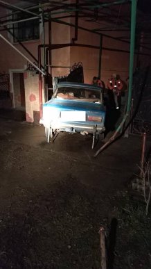 ДТП у Великих Лучках: автомобіль "ВАЗ" влетів у ворота будинку і пошкодив газову трубу – 02 ДТП у Великих Лучках: автомобіль "ВАЗ" влетів у ворота будинку і пошкодив газову трубу – 02