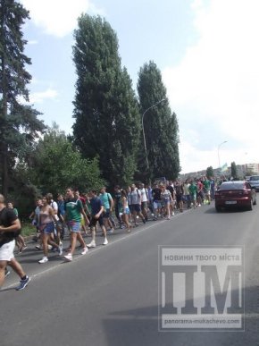 "Путін ...йло", – ужгородські та львівські фани заспівали відому пісню про керманича Росії (ФОТО, ВІДЕО) – 09