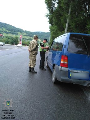 Закарпатські патрульні почали частіше зупиняти водіїв – 02