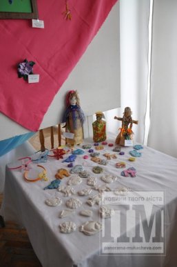 У Мукачеві проходить виставка-продаж творчих робіт людей із особливими потребами (ФОТОРЕПОРТАЖ) – 13