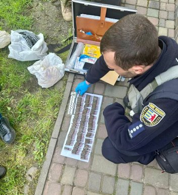 В Мукачеві затримали торговця боєприпасами – 03