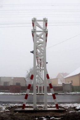 У Мукачеві встановили два обмежувачі руху вантажного транспорту – 04