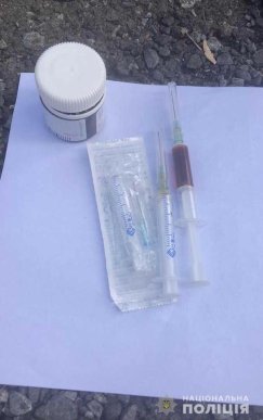На Закарпатті поліцейські вилучили наркотики в іноземців  – 03