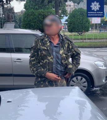 Дуже п’яний чоловік скоїв ДТП в Ужгороді – 04