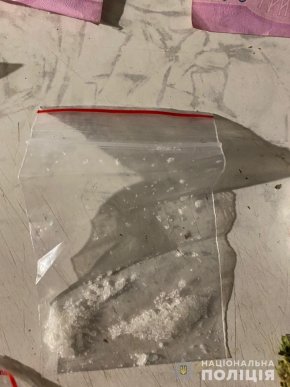 Поліцейські зі спецпризначенцями затримали двох наркоторговців – 04