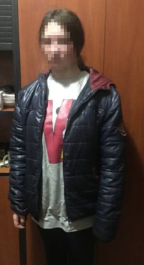 Мати та донька напали на жінку у під’їзді будинку – 02