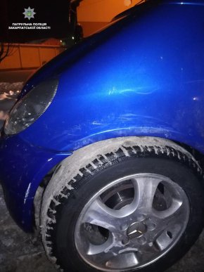 У Мукачеві розшукують водія, який ймовірно скоїв ДТП і втік з місця події – 01 У Мукачеві розшукують водія, який ймовірно скоїв ДТП і втік з місця події – 01