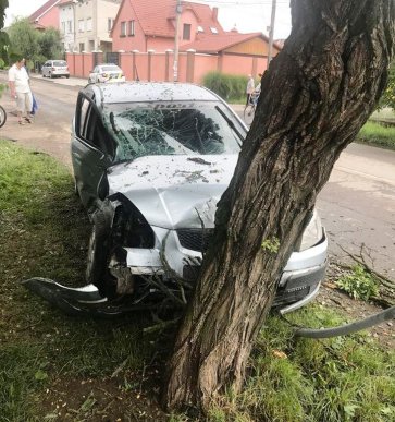 Зіткнулися два автомобілі: постраждало 3 людей – 02