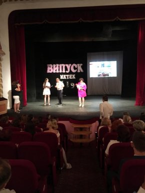 У Мукачівському кооперативному торговельно-економічному коледжі провели випускний бал – 09 У Мукачівському кооперативному торговельно-економічному коледжі провели випускний бал – 09