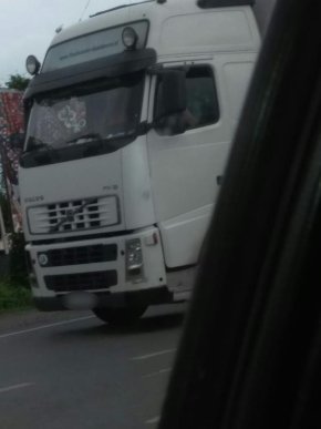 На виїзді з Мукачева автобус не розминувся з вантажівкою – 03