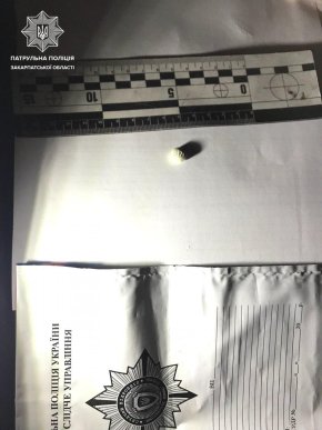 В Ужгороді в барі готелю пограбували двох відпочивальників – 01