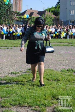 Останній дзвінок відлунав для випускників Мукачівської ЗОШ №6 (ФОТО) – 18