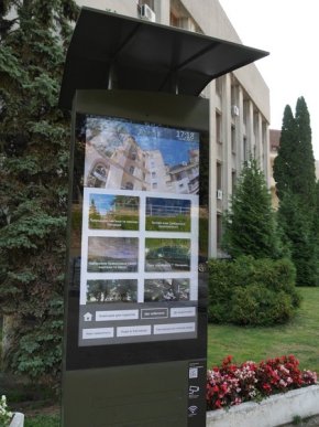 У центрі Ужгорода запрацювало інформаційне табло для туристів – 01