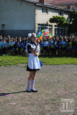 Останній дзвінок відлунав для випускників Мукачівської ЗОШ №6 (ФОТО) – 19