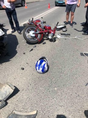 Мотоцикліст потрапив під колеса автівки – 02 Мотоцикліст потрапив під колеса автівки – 02