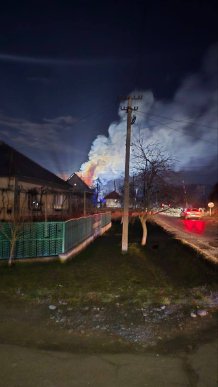 Неподалік Мукачева палає двоповерхівка: що наразі відомо – 01 Неподалік Мукачева палає двоповерхівка: що наразі відомо – 01
