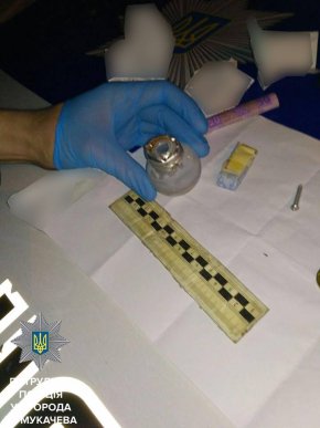 В Ужгороді у водія "Крайслера" знайшли наркотики – 02