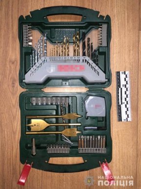 Серія крадіжок: чоловік 15 разів проникав до одного і того ж приміщення – 06