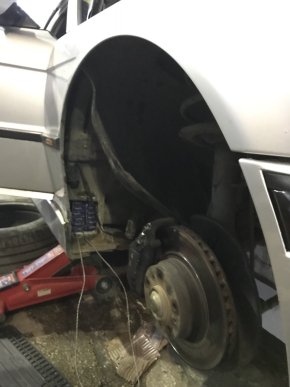 Закарпатські митники через приховані сигарети вилучили BMW українця, що прямував до Берліна – 05