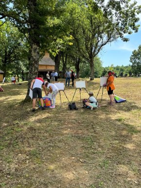 Дерев’яний храм у селі Щасливе малювали на пленері юні художники – 07