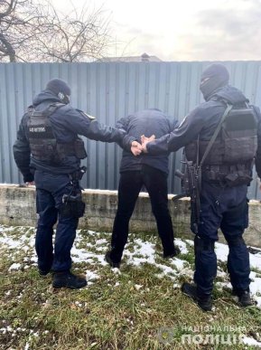 На одній із вулиць Ужгорода провели спецоперацію: усі подробиці – 03 На одній із вулиць Ужгорода провели спецоперацію: усі подробиці – 03