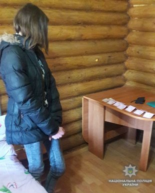 В одному з міст області 19-річна дівчина займалася проституцією – 01