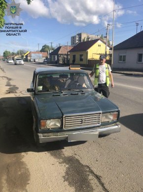 Патрульні зупинили п’яного таксиста – 03