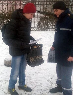 У Чопі рятувальники вчили громадян правилам пожежної безпеки – 01 У Чопі рятувальники вчили громадян правилам пожежної безпеки – 01