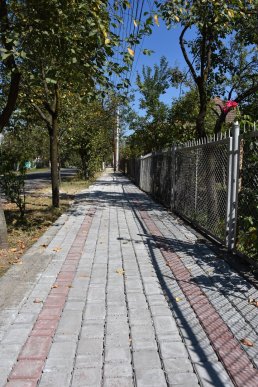 В Іршаві ремонтують тротуар, що веде до міського ринку – 02 В Іршаві ремонтують тротуар, що веде до міського ринку – 02