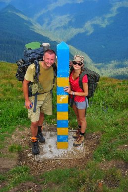 Боєць АТО влаштував дівчині на вершині гори романтичне освідчення – 09