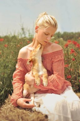 Волонтерки-захисниці тварин знялись у незвичній фотосесії – 01