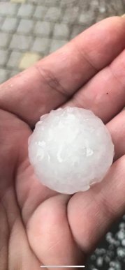 В Ужгороді випав град розміром з горіх – 01