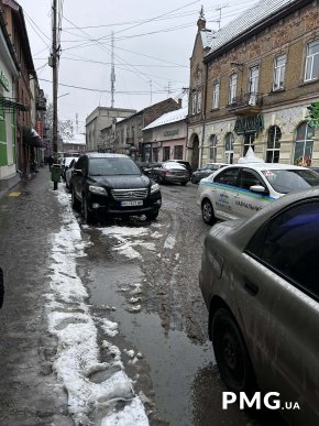 Наслідки снігопаду у Мукачеві: що зараз відбувається на вулицях міста – 07